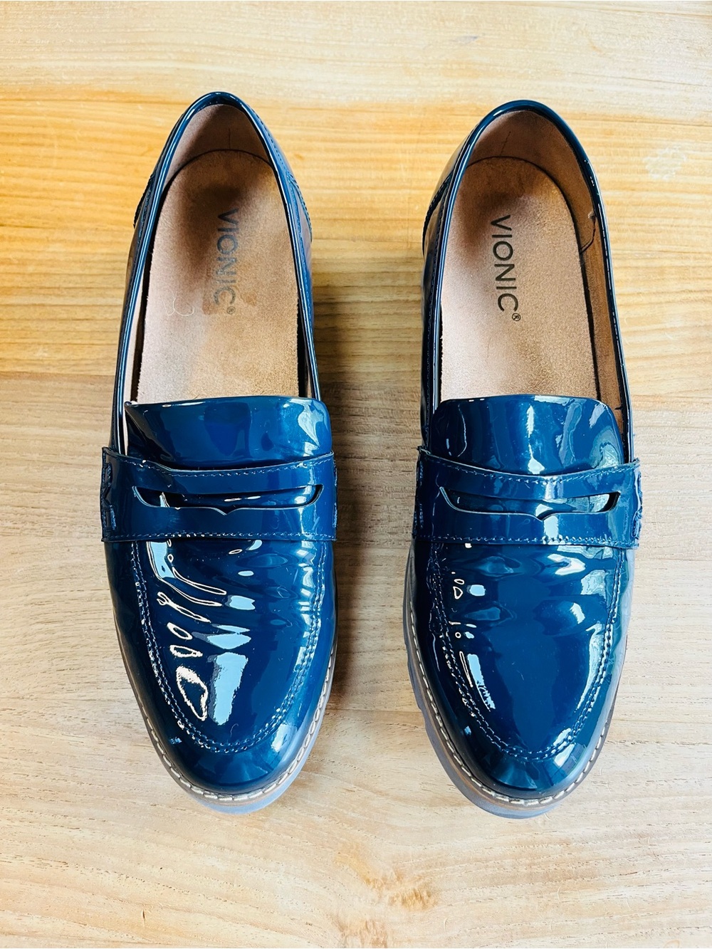 NWOT Vionic Cheryl Loafers in Patent Leather Navy Blue Size 8.5